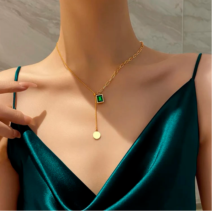 COLLAR ESMERALDA PODEROSA