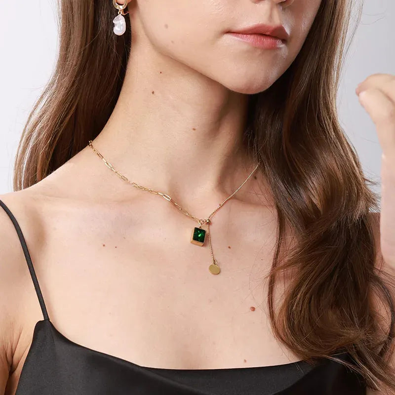COLLAR ESMERALDA PODEROSA