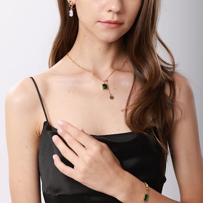 COLLAR ESMERALDA PODEROSA
